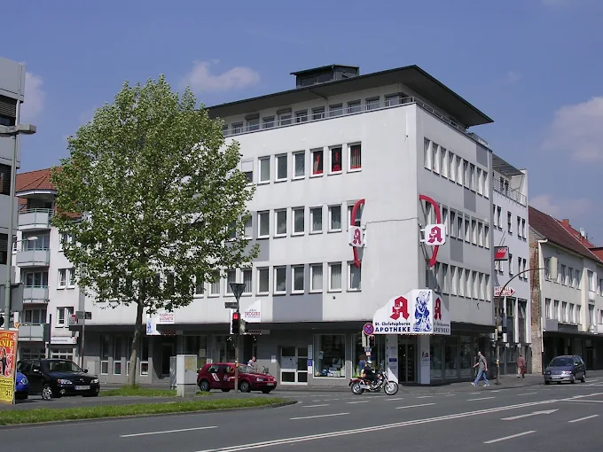 Außenansicht der St. Christophorus Apotheke in Paderborn